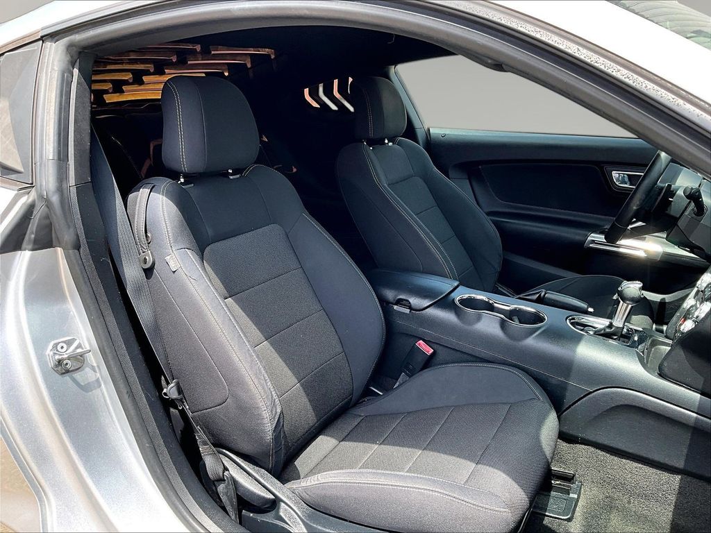 2016 Ford Mustang V6 - Photo 32