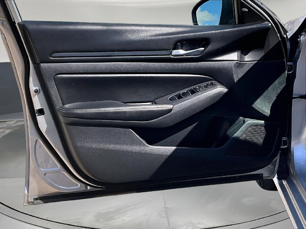 2025 Nissan Altima SV - Photo 23