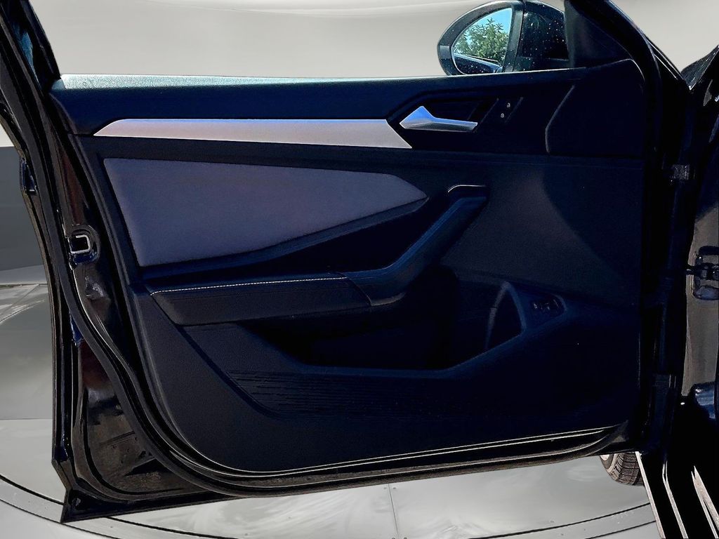 2025 Volkswagen Jetta SE - Photo 22