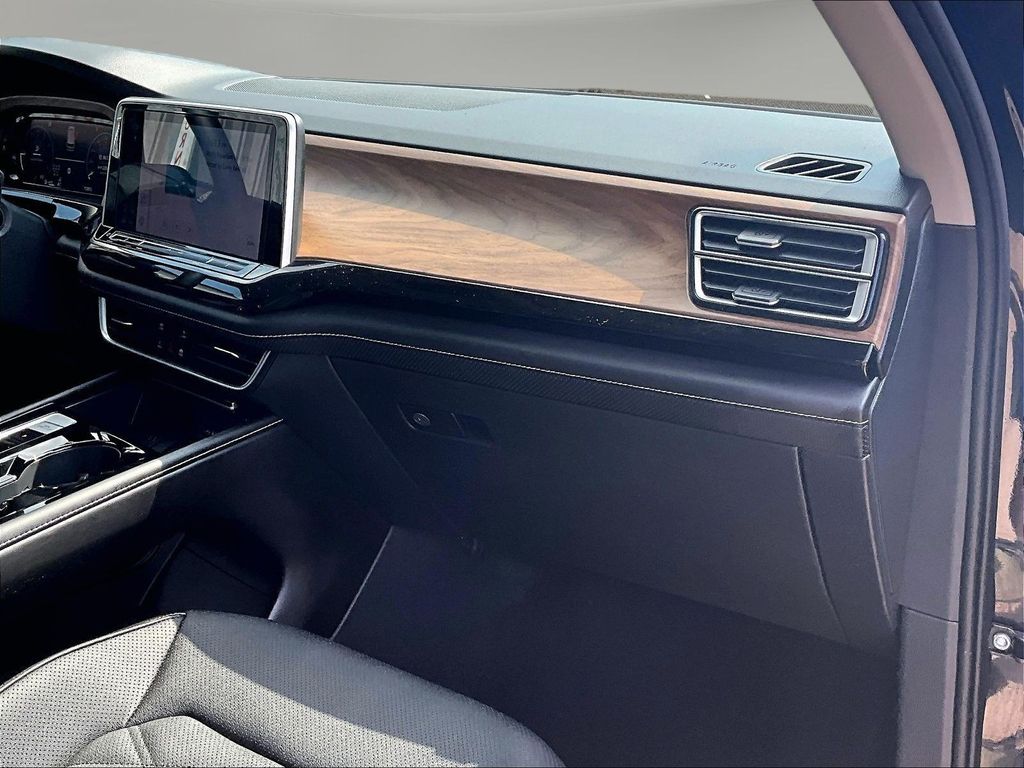 2026 Volkswagen Atlas SE w/Tech - Photo 31