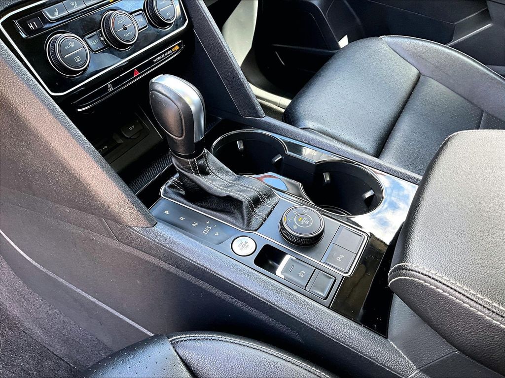 2023 Volkswagen Atlas SE w/Tech - Photo 23
