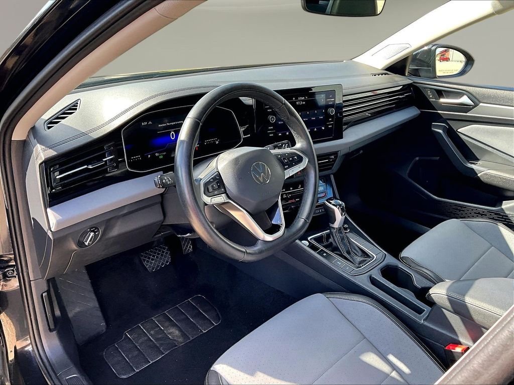 2025 Volkswagen Jetta SE - Photo 20