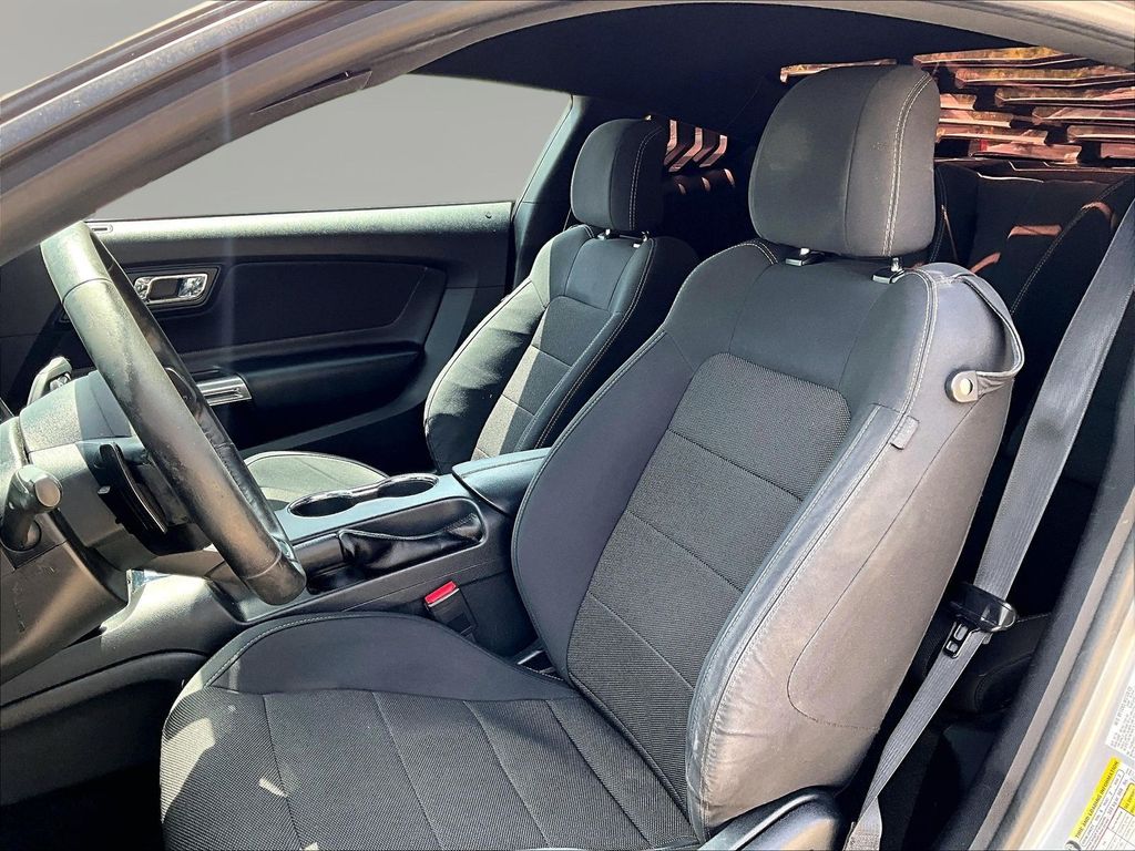 2016 Ford Mustang V6 - Photo 24