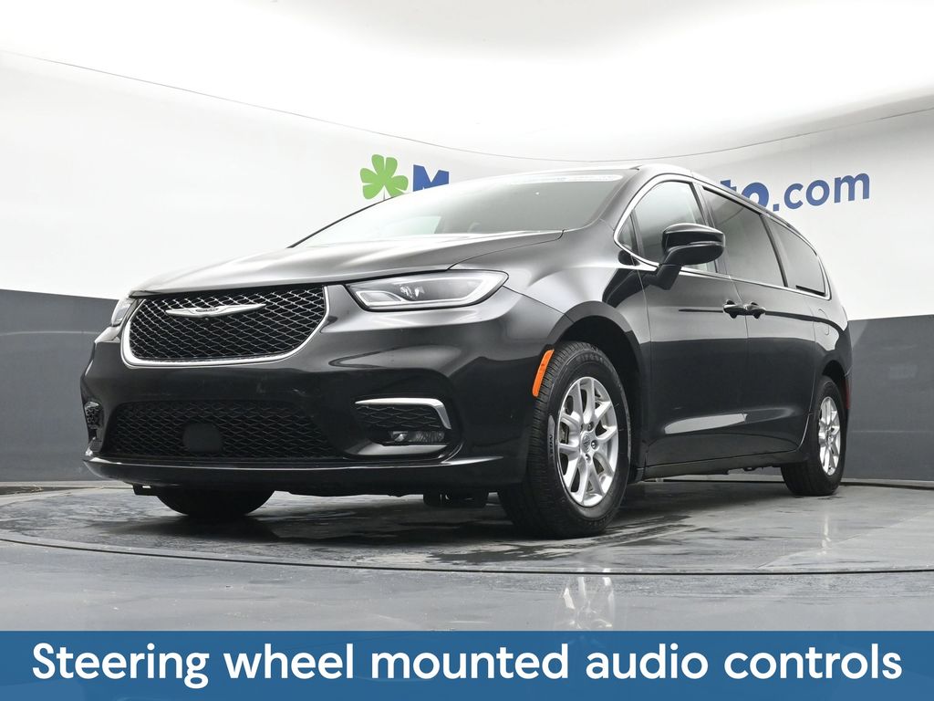2023 Chrysler Pacifica Touring L - Photo 8