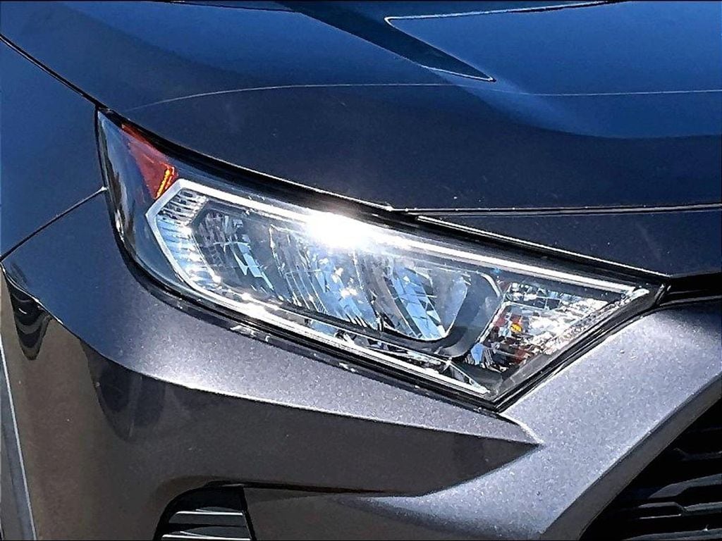 2020 Toyota RAV4 XLE - Photo 33
