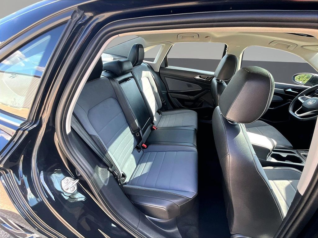 2025 Volkswagen Jetta SE - Photo 27