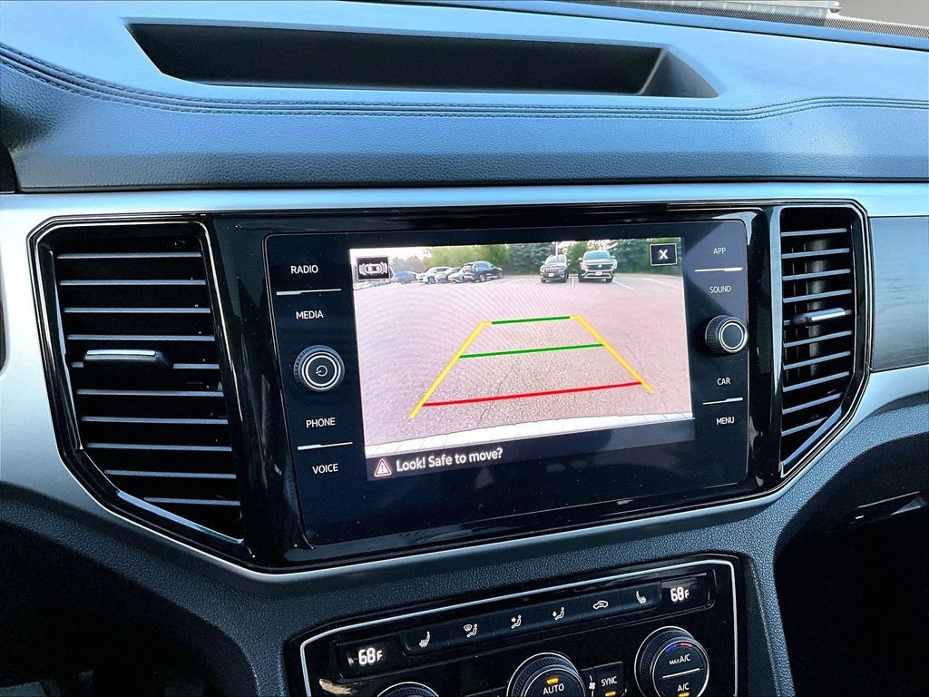 2023 Volkswagen Atlas SE w/Tech - Photo 18