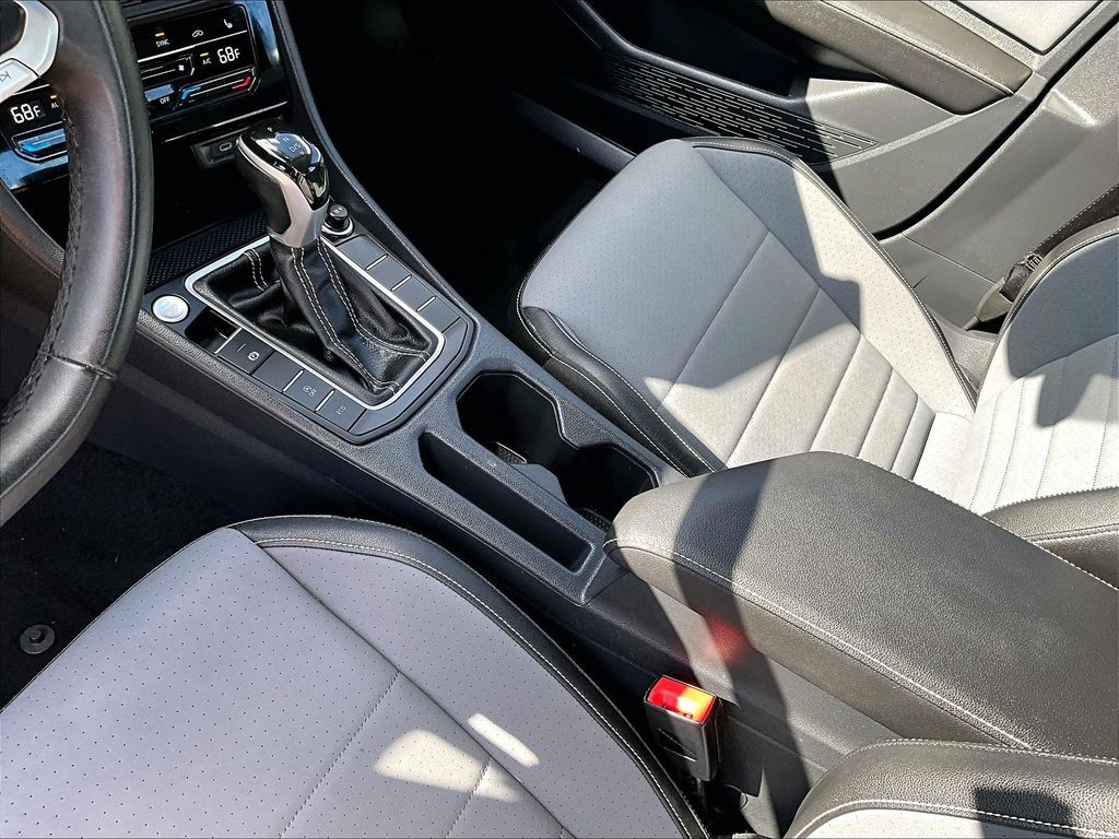 2025 Volkswagen Jetta SE - Photo 21