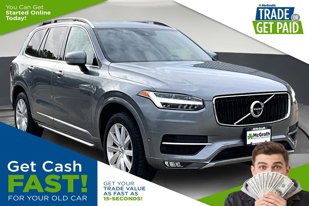 2017 Volvo XC90 T6 AWD Momentum's photo
