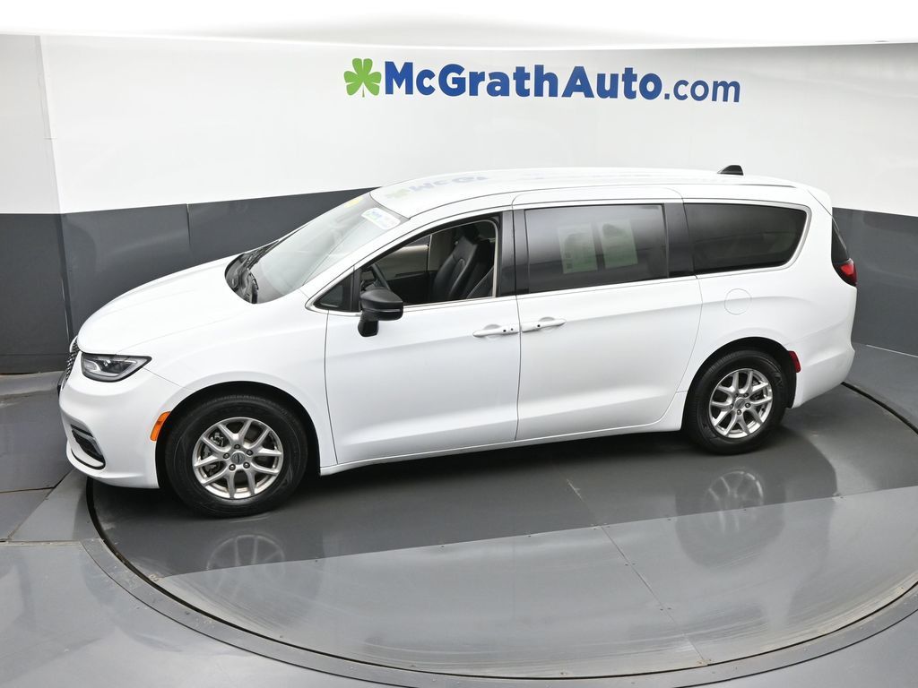 2024 Chrysler Pacifica Touring L - Photo 25