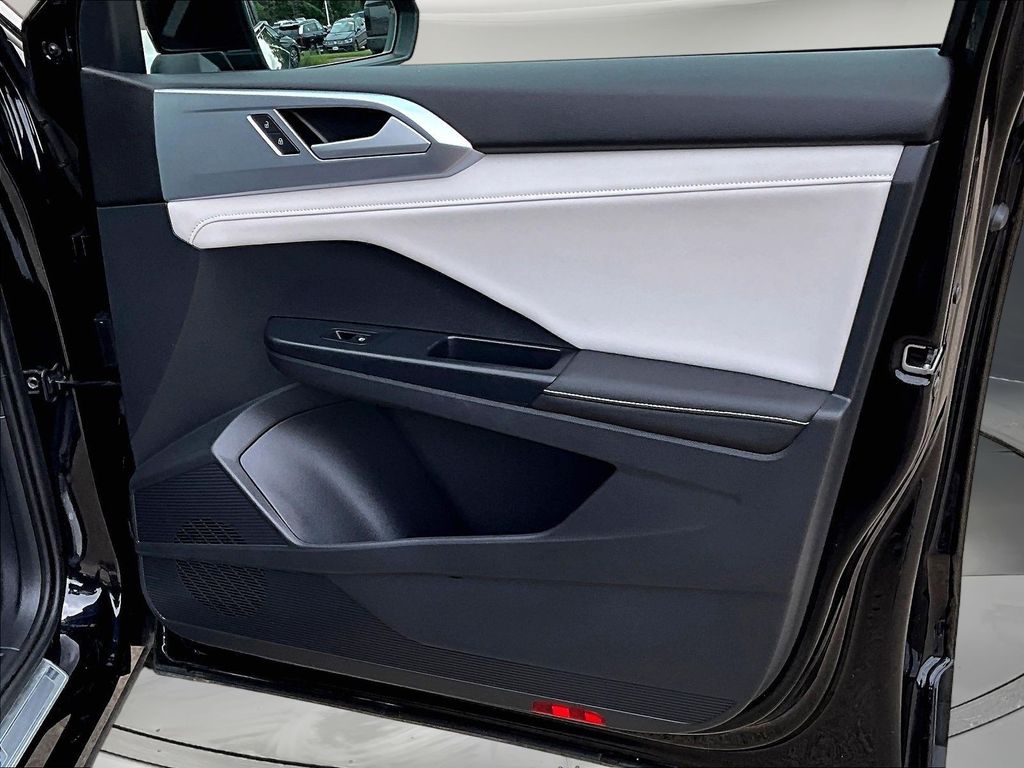 2025 Volkswagen Taos SE - Photo 30