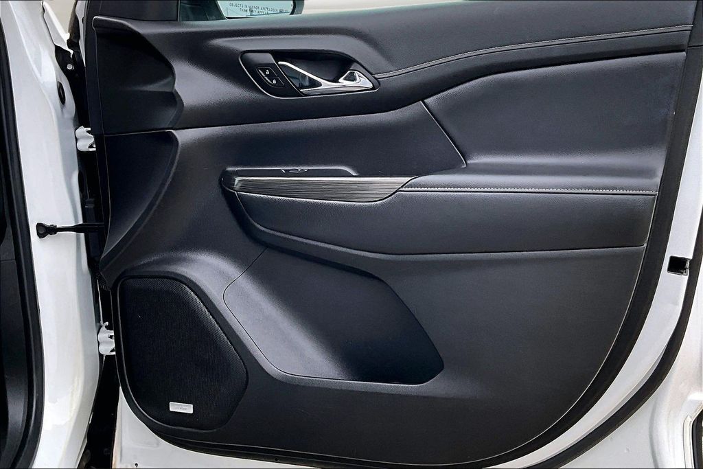 2023 GMC Acadia SLT - Photo 32
