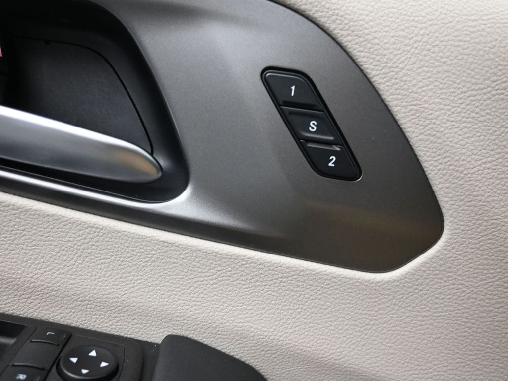 2023 Chrysler Pacifica Touring L - Photo 18