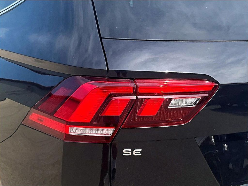 2022 Volkswagen Tiguan SE - Photo 27