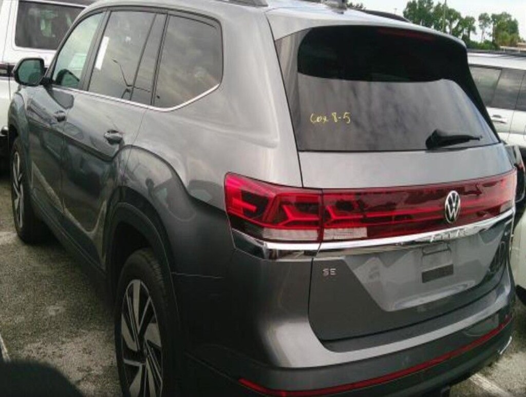 Used 2025 Volkswagen Atlas 2.0T SE w/Technology SUV