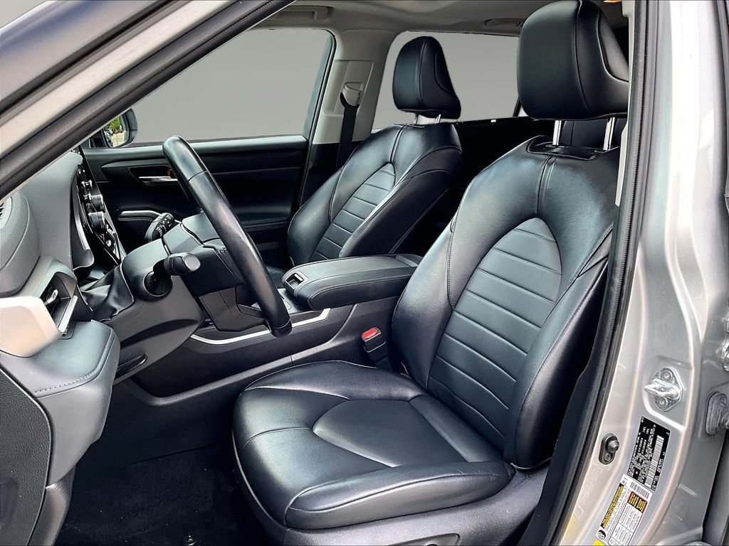 2022 Toyota Highlander XLE - Photo 25