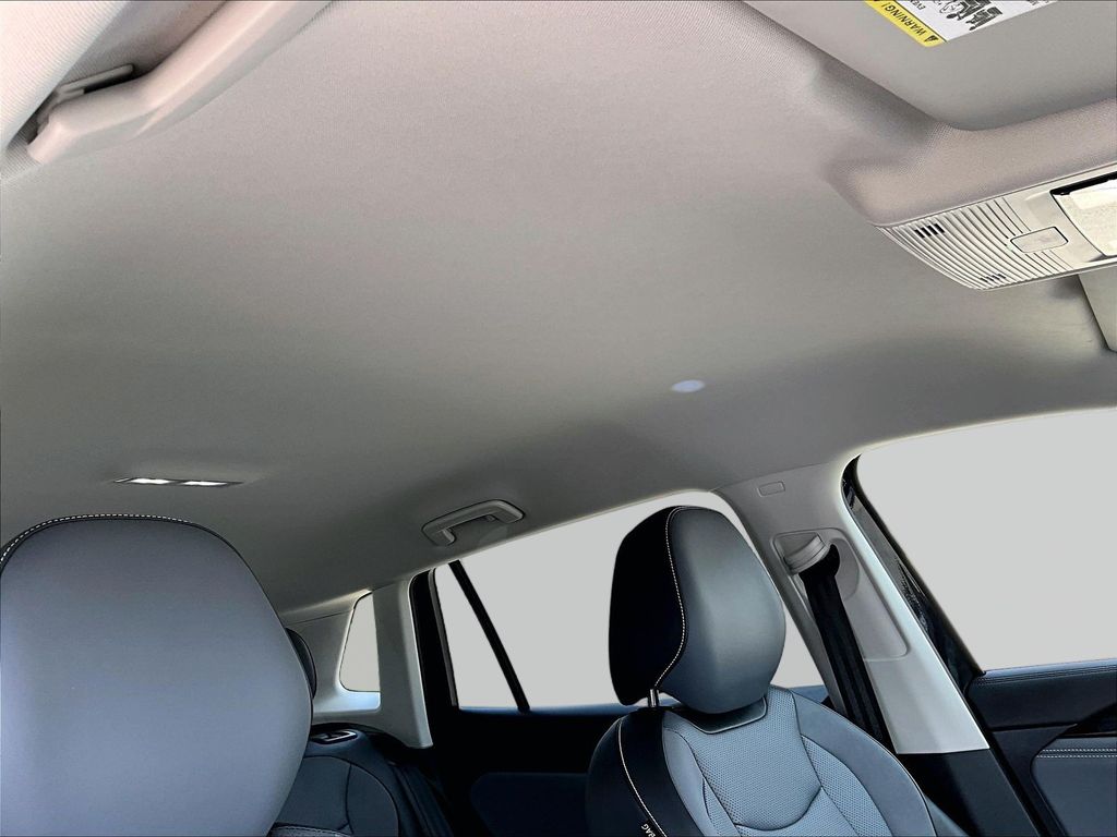 2026 Volkswagen Tiguan SE - Photo 31