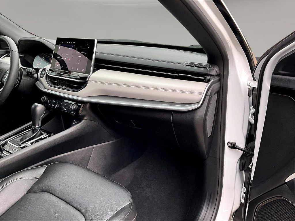2025 Jeep Compass Limited - Photo 29