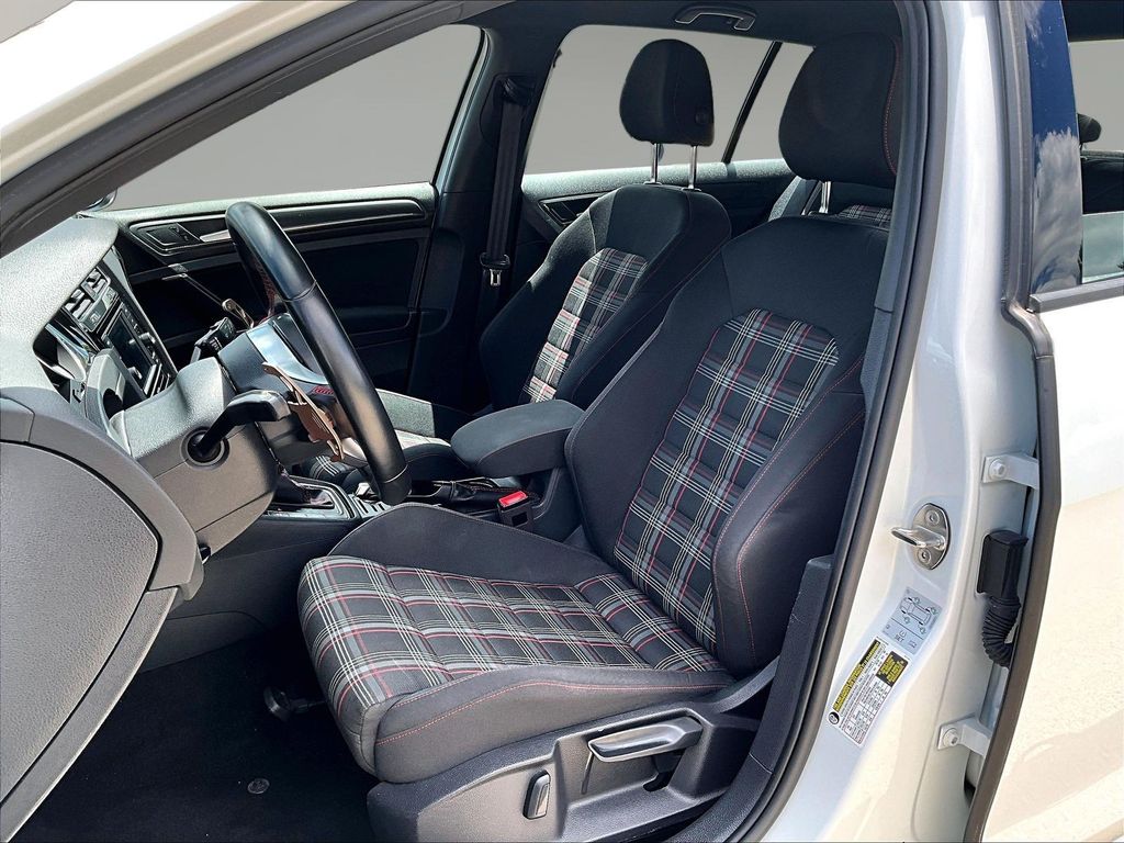 2019 Volkswagen Golf GTI SE - Photo 25