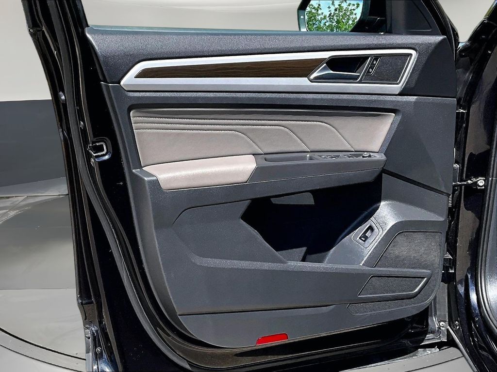 2023 Volkswagen Atlas SE w/Tech - Photo 24