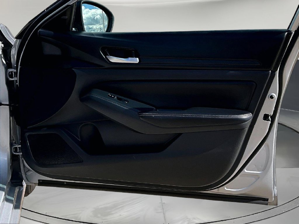 2025 Nissan Altima SV - Photo 30