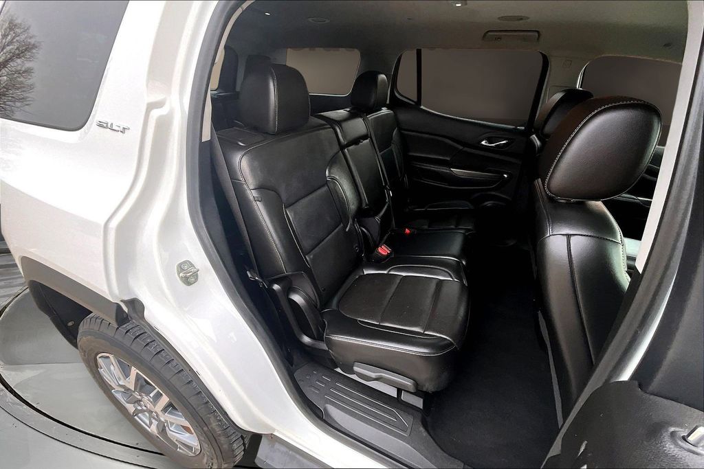 2023 GMC Acadia SLT - Photo 28