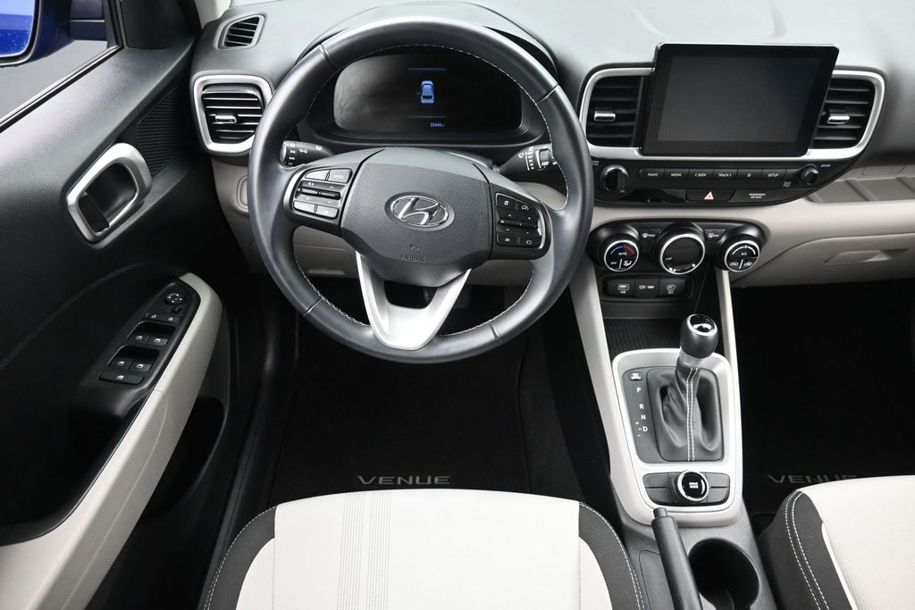 2023 Hyundai Venue SEL - Photo 15
