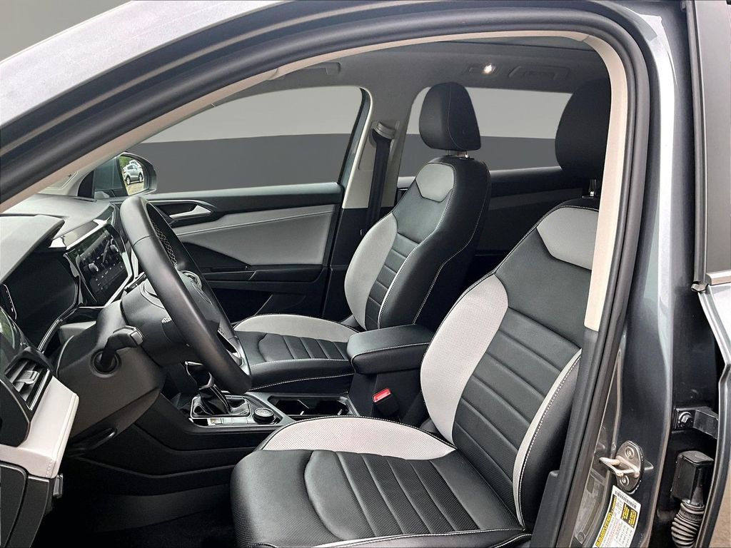 2022 Volkswagen Taos SEL - Photo 25