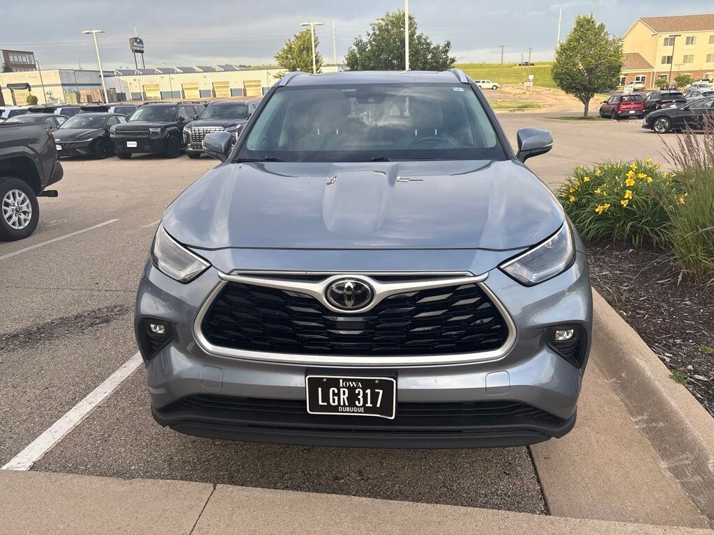 Used 2021 Toyota Highlander XLE SUV