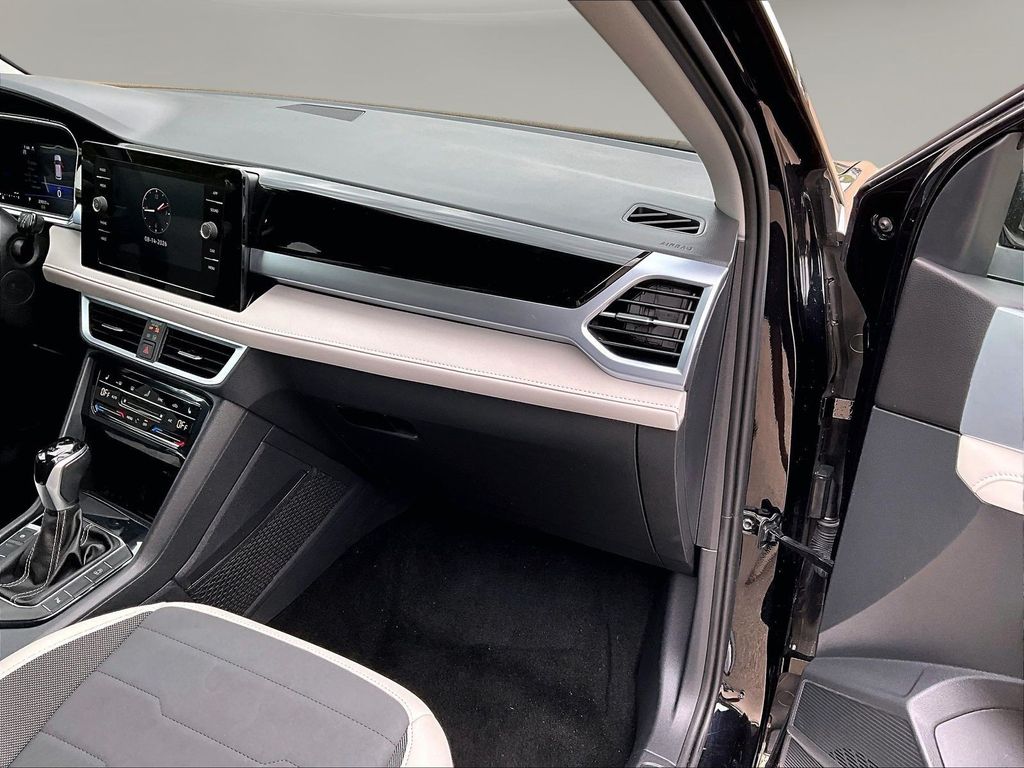 2025 Volkswagen Taos SE - Photo 29