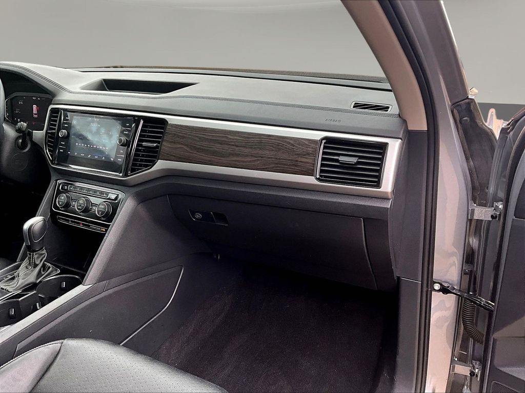 2023 Volkswagen Atlas SE w/Tech - Photo 30