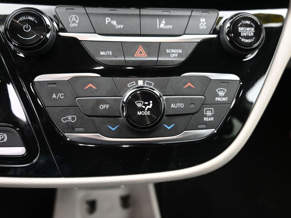2023 Chrysler Pacifica Touring L - Photo 20