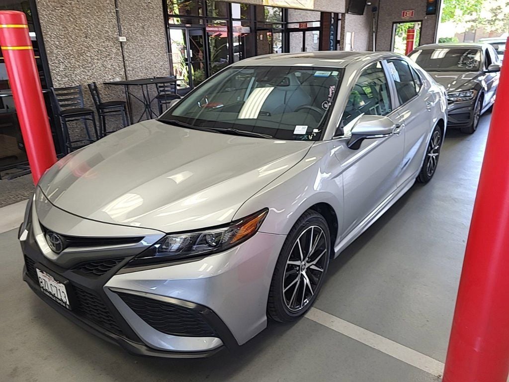 2022 Toyota Camry SE - Photo 5