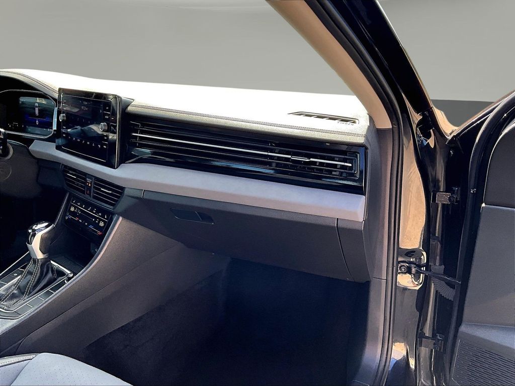2025 Volkswagen Jetta SE - Photo 28