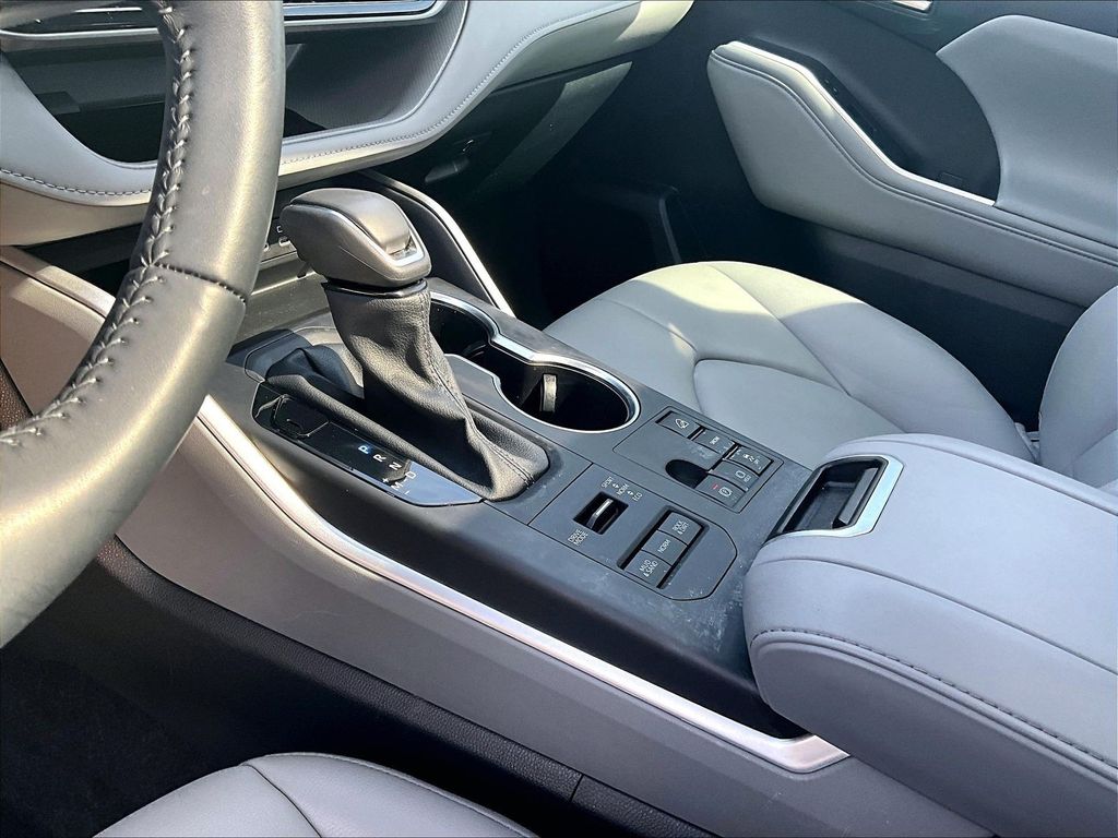2024 Toyota Highlander XLE - Photo 23