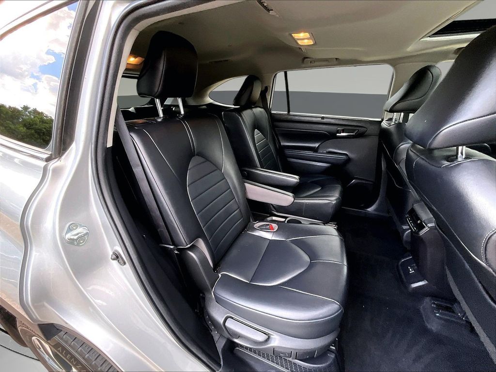 2022 Toyota Highlander XLE - Photo 29