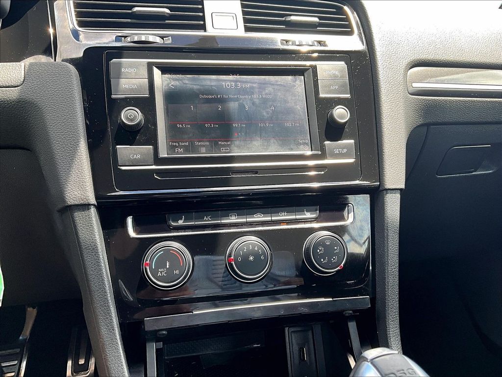 2019 Volkswagen Golf GTI SE - Photo 20