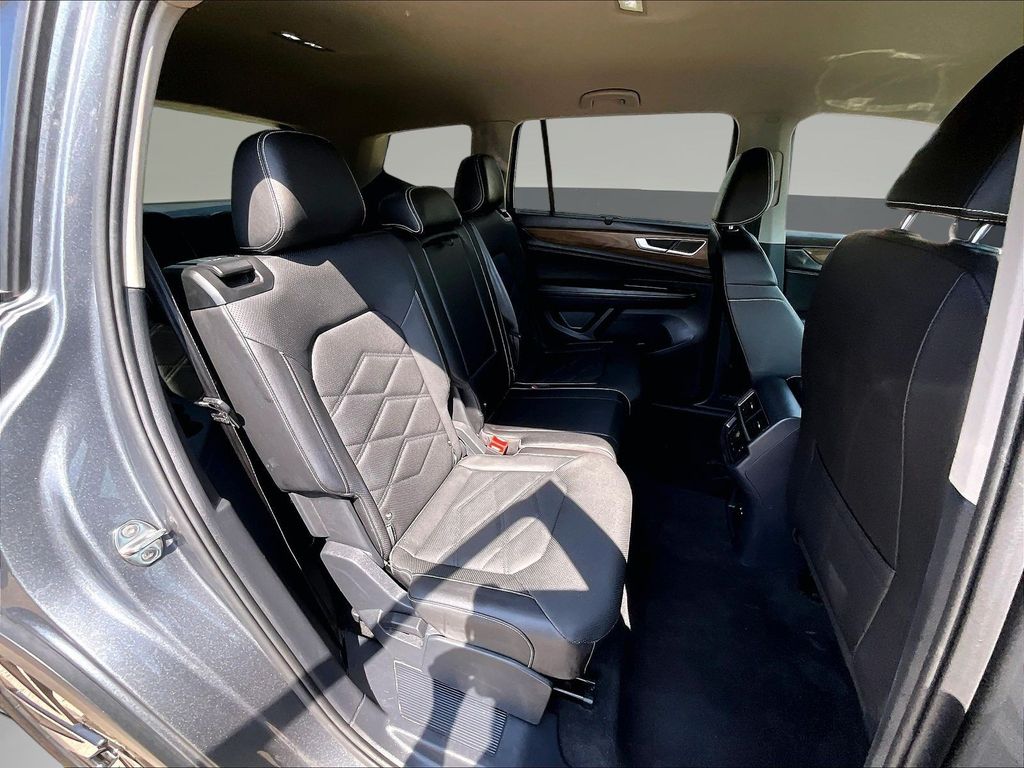 2025 Volkswagen Atlas SE w/Tech - Photo 28
