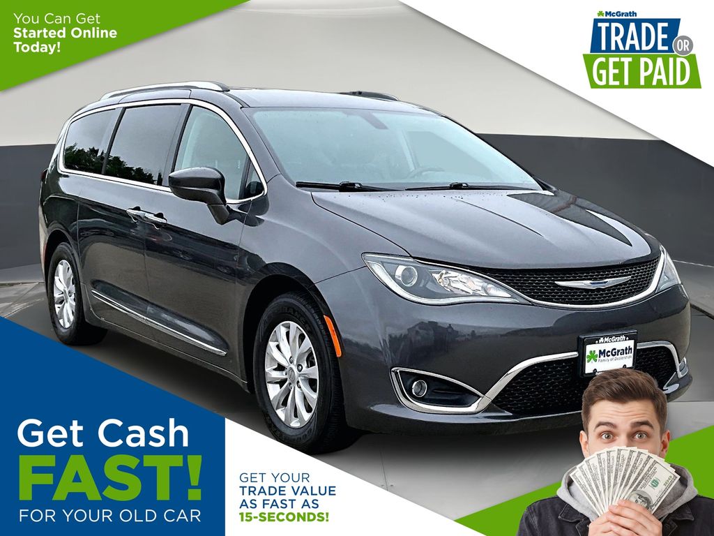 2018 Chrysler Pacifica Touring L Plus's photo