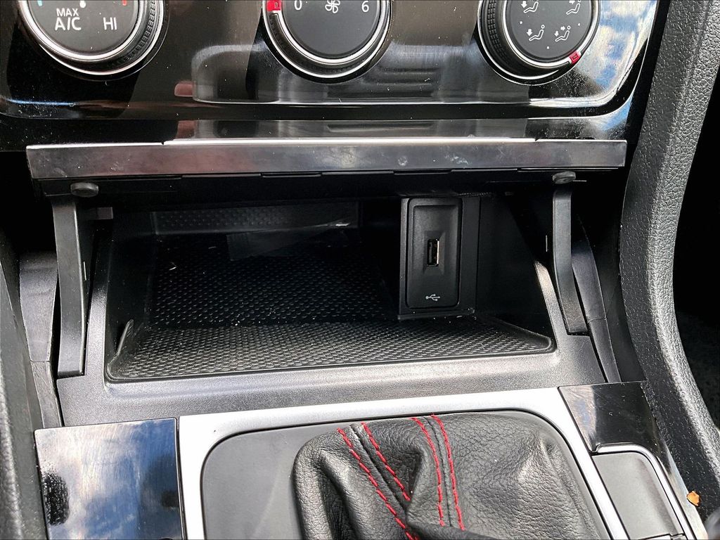2019 Volkswagen Golf GTI SE - Photo 21