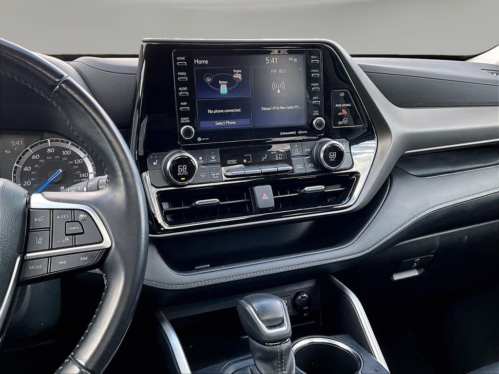 2022 Toyota Highlander XLE - Photo 12