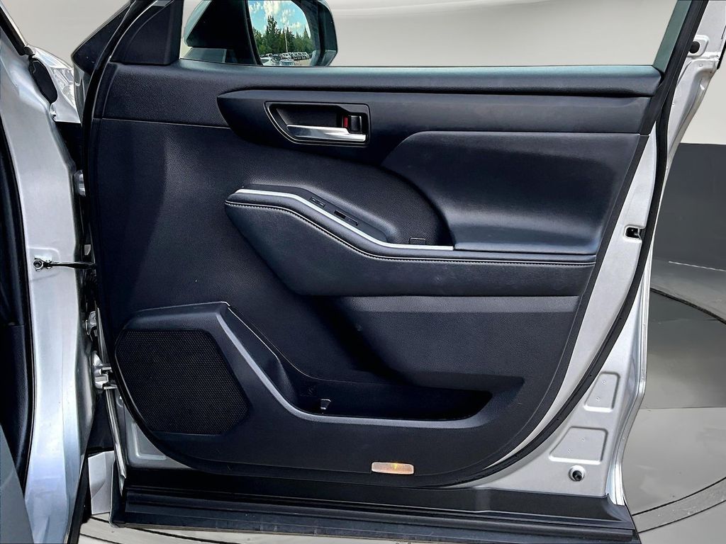 2022 Toyota Highlander XLE - Photo 33