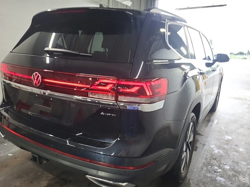 2025 Volkswagen Atlas SE w/Tech - Photo 10