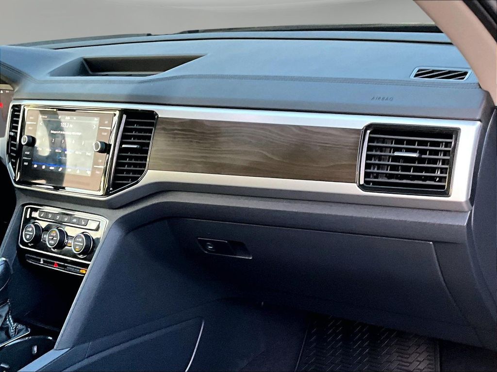 2023 Volkswagen Atlas SE w/Tech - Photo 30