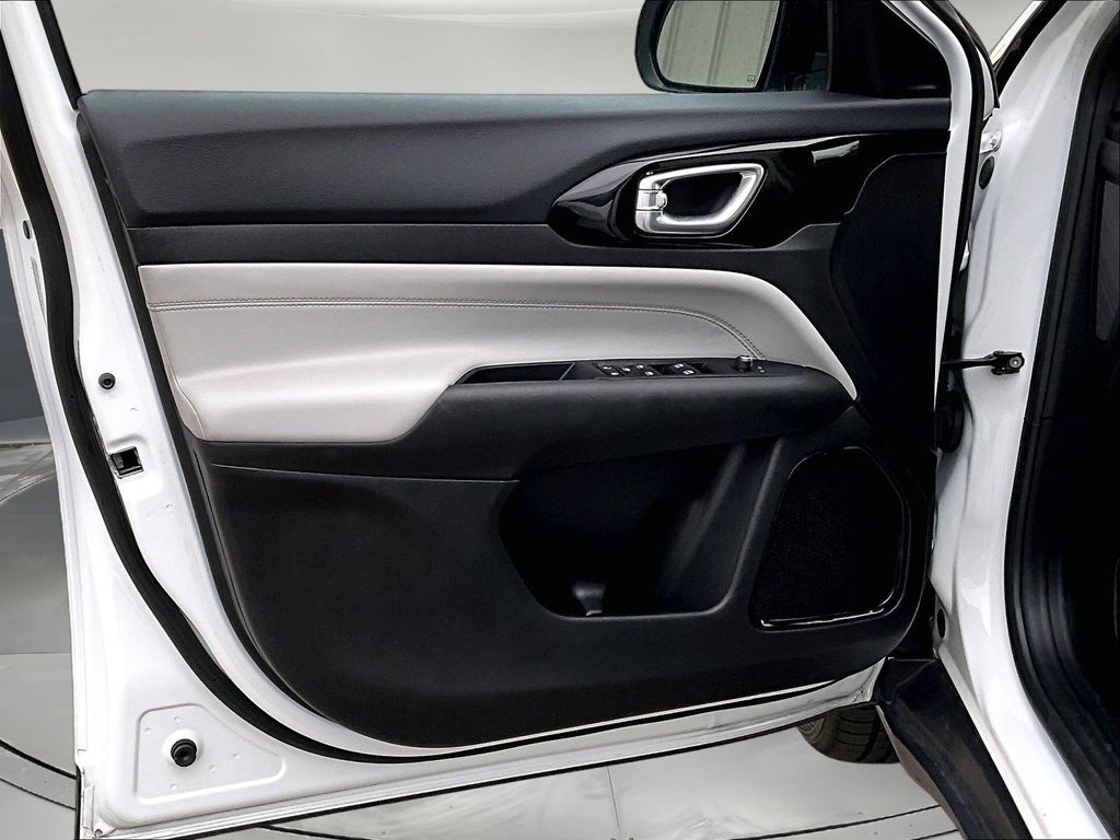 2025 Jeep Compass Limited - Photo 24