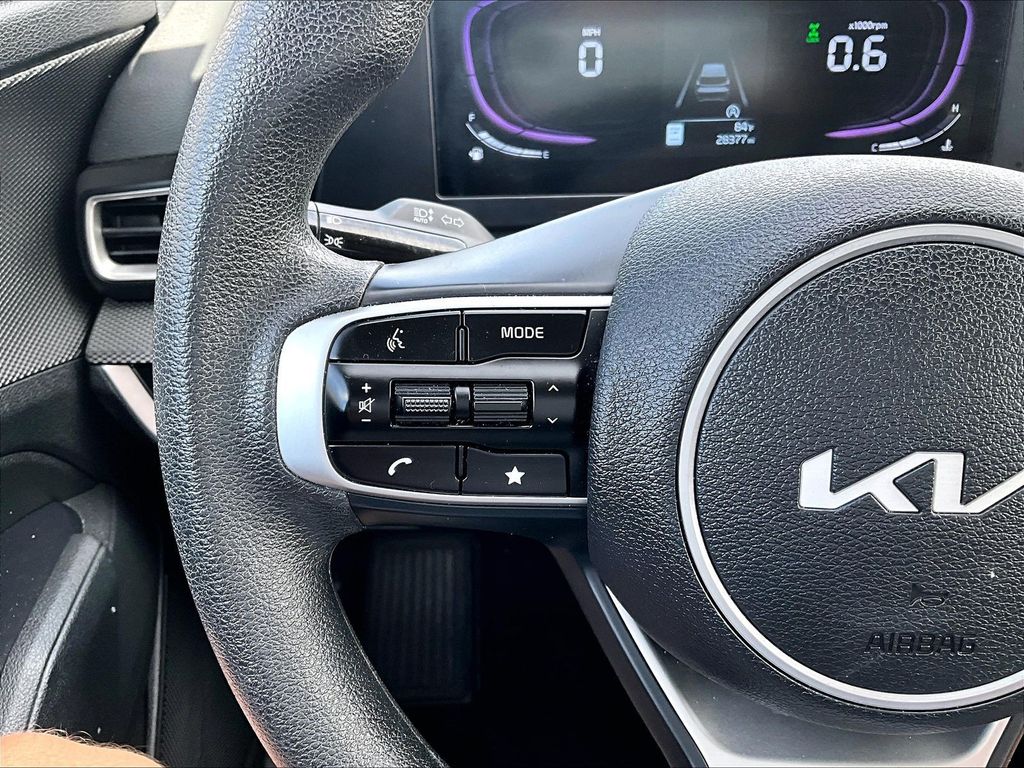 2025 Kia Sportage LX - Photo 15