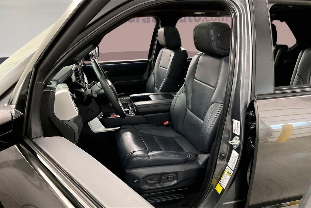 2024 Toyota Sequoia Platinum - Photo 30