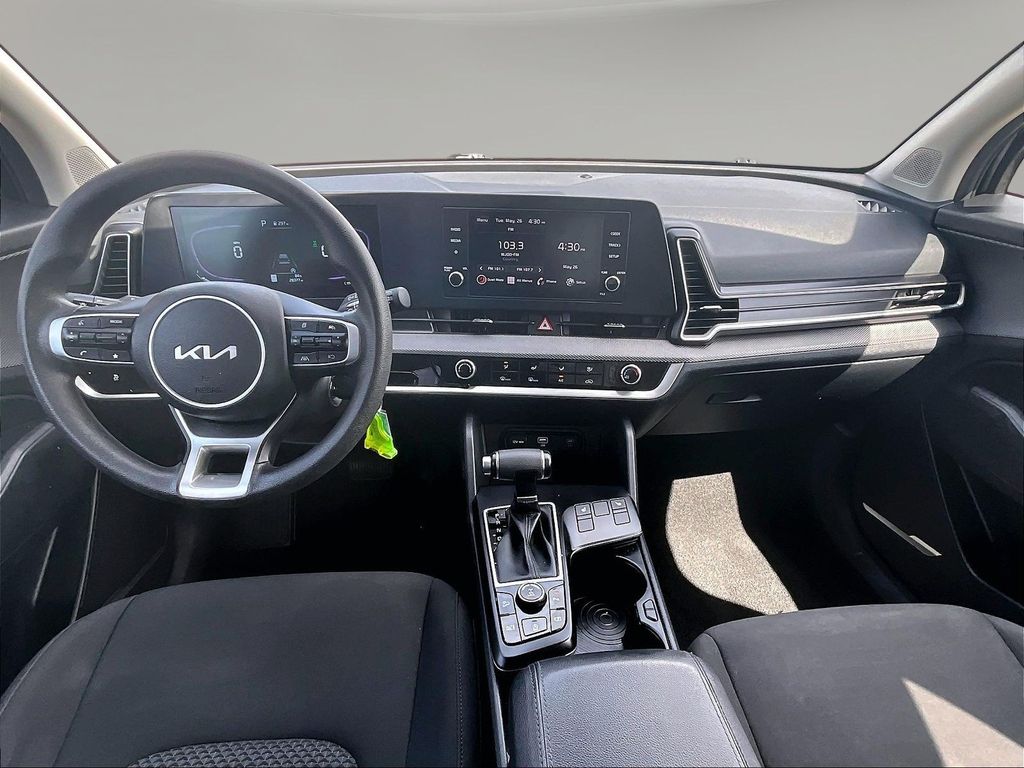 2025 Kia Sportage LX - Photo 10
