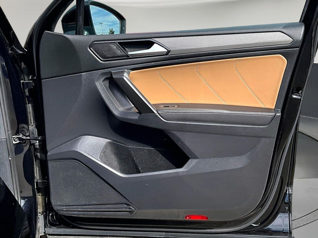 2022 Volkswagen Tiguan SE - Photo 32