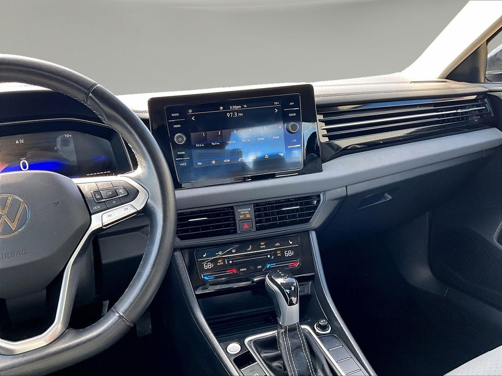 2025 Volkswagen Jetta SE - Photo 11